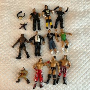 Bundle of figurines
